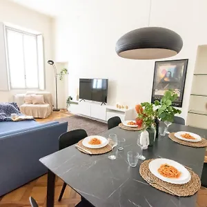 luxury-apartment-near-duomo-italia-38.italymilanhotels.net/